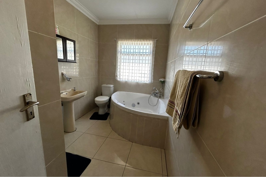 9 Bedroom Property for Sale in Bettys Bay Western Cape